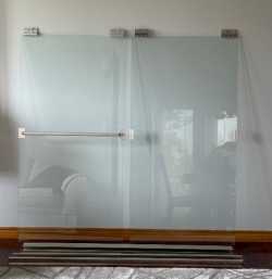 Tub double glass doors