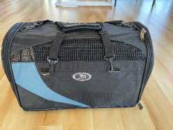 Pet kennel/Car seat