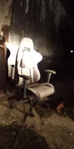 Pro gaming chair $10