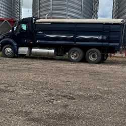 05 Peterbilt 387 grain tr